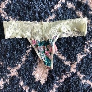 3/$20 Green floral thong NWT